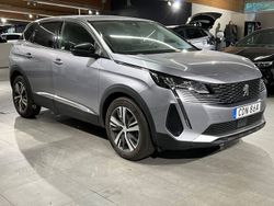 Grå Begagnad 2022 Peugeot 3008 Allure SUV | 254 900 kr (Marknadspris)