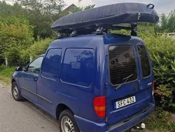 Blå Begagnad 2001 VW Caddy Minibuss | 37 000 kr