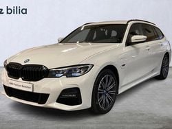 Vit Begagnad 2022 BMW 330e M Sport Kombi | 359 000 kr (Marknadspris)