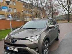 Begagnad 2017 Toyota RAV4 Hybrid SUV | 215 000 kr (Marknadspris)