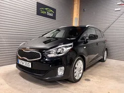 Svart Begagnad 2016 Kia Carens Minibuss | 104 900 kr (Bra pris)