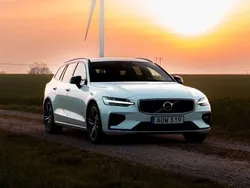 Vit Begagnad 2019 Volvo V60 R-Design Kombi | 249 900 kr (Marknadspris)