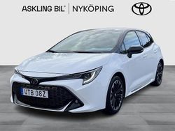 Vit Begagnad 2022 Toyota Corolla Hybrid Sport Halvkombi | 285 000 kr (Marknadspris)