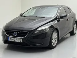 Svart Begagnad 2015 Volvo V40 Momentum Kombi | 135 000 kr (Marknadspris)