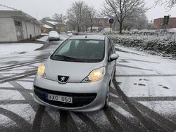Grå Begagnad 2006 Peugeot 107 Halvkombi | 19 800 kr (Marknadspris)