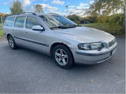 Grå Begagnad 2002 Volvo V70 Kombi | 18 500 kr (Marknadspris)