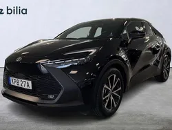 Svart Begagnad 2024 Toyota C-HR Style SUV | 379 900 kr (Marknadspris)