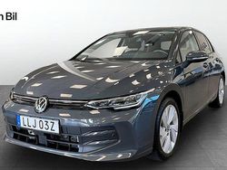 Mörkgrå Begagnad 2024 VW Golf VIII Life Halvkombi | 304 800 kr (Marknadspris)