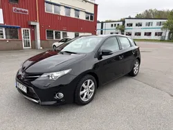 Svart Begagnad 2014 Toyota Auris Executive Halvkombi | 104 900 kr (Bra pris)