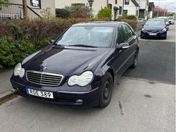 Blå Begagnad 2000 Mercedes C320 Avantgarde Sedan | 20 000 kr (Superpris)