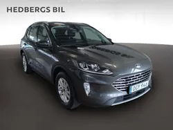 Grå Begagnad 2022 Ford Kuga Titanium SUV | 249 900 kr (Bra pris)