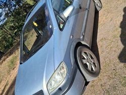 Grå Begagnad 2001 Opel Zafira Minibuss | 20 000 kr