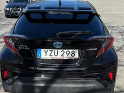 Svart Begagnad 2017 Toyota C-HR Executive SUV | 170 000 kr (Marknadspris)