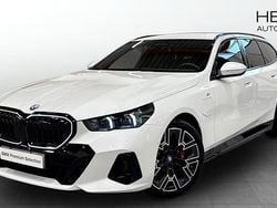 Vit (white) Begagnad 2025 BMW 530e M Sport Kombi | 688 700 kr (Marknadspris)