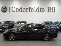 Svart Begagnad 2024 Lexus ES300H Limited Edition Sedan | 479 900 kr (Marknadspris)