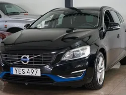 Svart Begagnad 2016 Volvo V60 Momentum Kombi | 119 500 kr (Marknadspris)