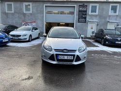 Grå Begagnad 2012 Ford Focus Titanium Halvkombi | 31 900 kr (Superpris)