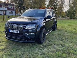 Svart Begagnad 2017 VW Amarok Pickup | 240 000 kr
