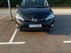 Svart Begagnad 2014 Toyota Verso Minibuss | 104 900 kr