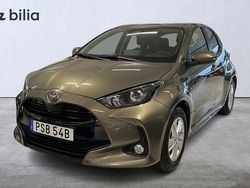 Grön Ny 2024 Toyota Yaris Hybrid Active Halvkombi | 259 900 kr (Marknadspris)
