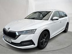Vit Begagnad 2022 Skoda Octavia Style Kombi | 218 900 kr (Bra pris)