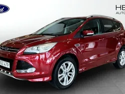 Röd (red) Begagnad 2015 Ford Kuga SUV | 159 000 kr (Marknadspris)