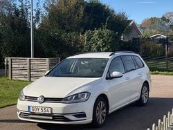 Vit Begagnad 2018 VW Golf VII Kombi | 149 000 kr (Marknadspris)