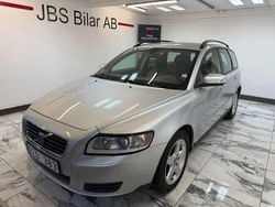 Ljusgrå (grå) Begagnad 2007 Volvo V50 Kinetic Kombi | 65 900 kr (Marknadspris)