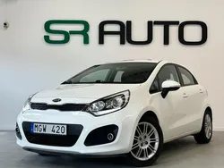 Vit Begagnad 2013 Kia Rio Halvkombi | 69 900 kr (Marknadspris)