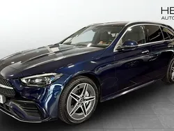 Mörkblå (blue) Begagnad 2022 Mercedes C300e AMG Kombi | 364 900 kr (Dyr)