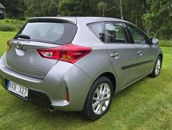 Grå Begagnad 2013 Toyota Auris Active Halvkombi | 107 000 kr (Dyr)