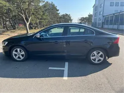 Svart Begagnad 2014 Volvo S60 R-Design Sedan | 96 900 kr (Superpris)