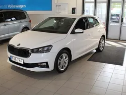 Vit Begagnad 2022 Skoda Fabia Halvkombi | 189 900 kr (Marknadspris)