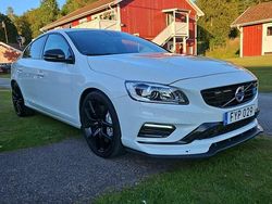 Vit Begagnad 2016 Volvo S60 R-Design Sedan | 309 000 kr