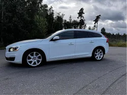 Vit Begagnad 2015 Volvo V60 Summum Kombi | 164 900 kr (Marknadspris)