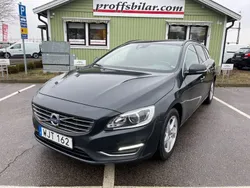 Grå Begagnad 2015 Volvo V60 Momentum Kombi | 129 900 kr (Marknadspris)