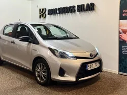 Silver Begagnad 2013 Toyota Yaris Hybrid Halvkombi | 89 900 kr (Marknadspris)