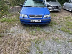 Blå Begagnad 2000 Volvo V40 Kombi | 16 000 kr