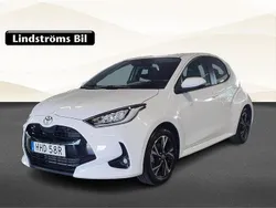 Vit Begagnad 2024 Toyota Yaris Hybrid Active Halvkombi | 279 900 kr (Dyr)