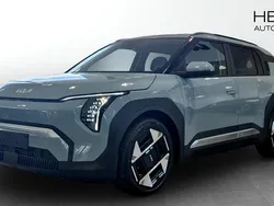 Blå (blue) Ny 2025 Kia EV3 Plus SUV | 504 370 kr (Marknadspris)