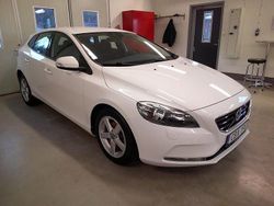 Vit Begagnad 2015 Volvo V40 Kinetic Halvkombi | 128 000 kr (Marknadspris)