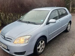 Blå Begagnad 2004 Toyota Corolla Halvkombi | 35 900 kr (Marknadspris)