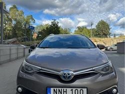 Brun Begagnad 2016 Toyota Auris Touring Sports Executive Kombi | 89 000 kr (Marknadspris)