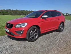Röd Begagnad 2016 Volvo XC60 R-Design SUV | 215 000 kr (Marknadspris)