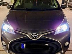 Grå Begagnad 2016 Toyota Yaris Halvkombi | 126 000 kr (Marknadspris)