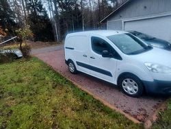 Vit Begagnad 2012 Peugeot Partner Van | 45 000 kr (Marknadspris)