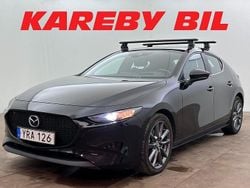 Svart (svart metallic) Begagnad 2022 Mazda 3 Halvkombi | 229 900 kr (Bra pris)