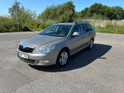 Ljusbrun (brun) Begagnad 2012 Skoda Octavia Elegance Kombi | 59 900 kr (Marknadspris)