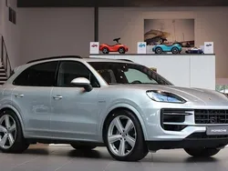 Silver Begagnad 2024 Porsche Cayenne SUV | 1 129 000 kr