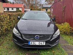 Svart Begagnad 2014 Volvo V60 Kinetic Kombi | 150 000 kr (Lite dyr)